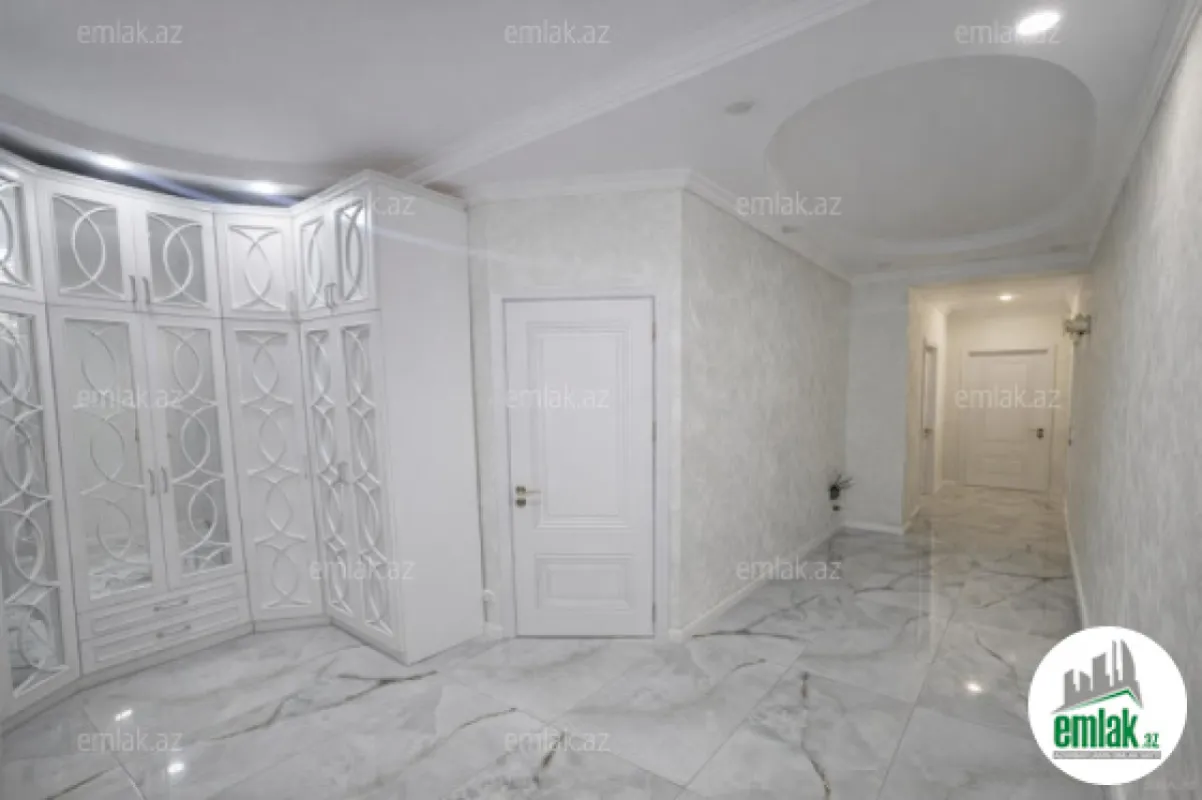 Satılır 3 otaqlı yeni tikili 130 m²