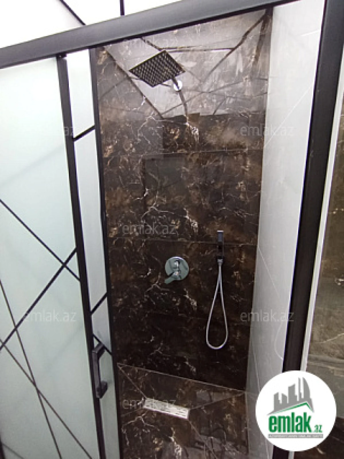 Satılır 3 otaqlı yeni tikili 105 m²