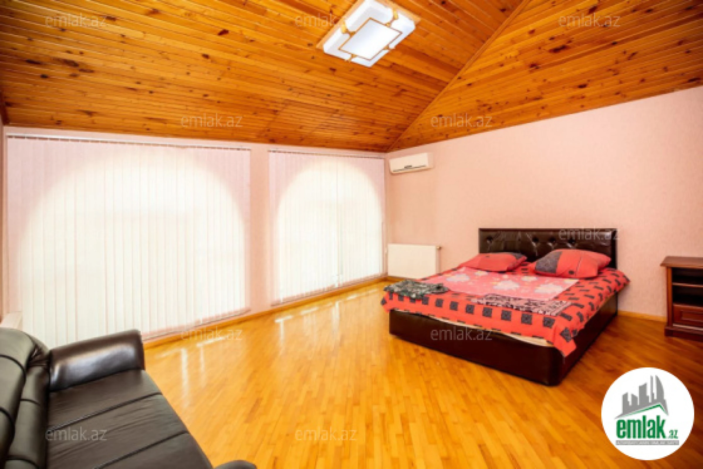 Satılır 7 otaqlı həyət evi 410 m²