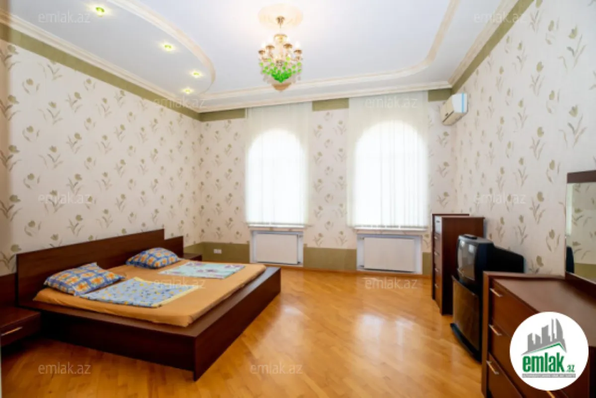 Satılır 7 otaqlı həyət evi 410 m²