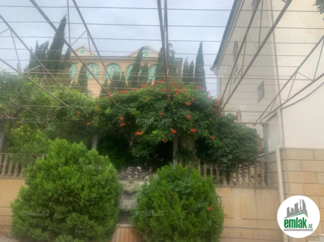 Satılır 7 otaqlı həyət evi 410 m²