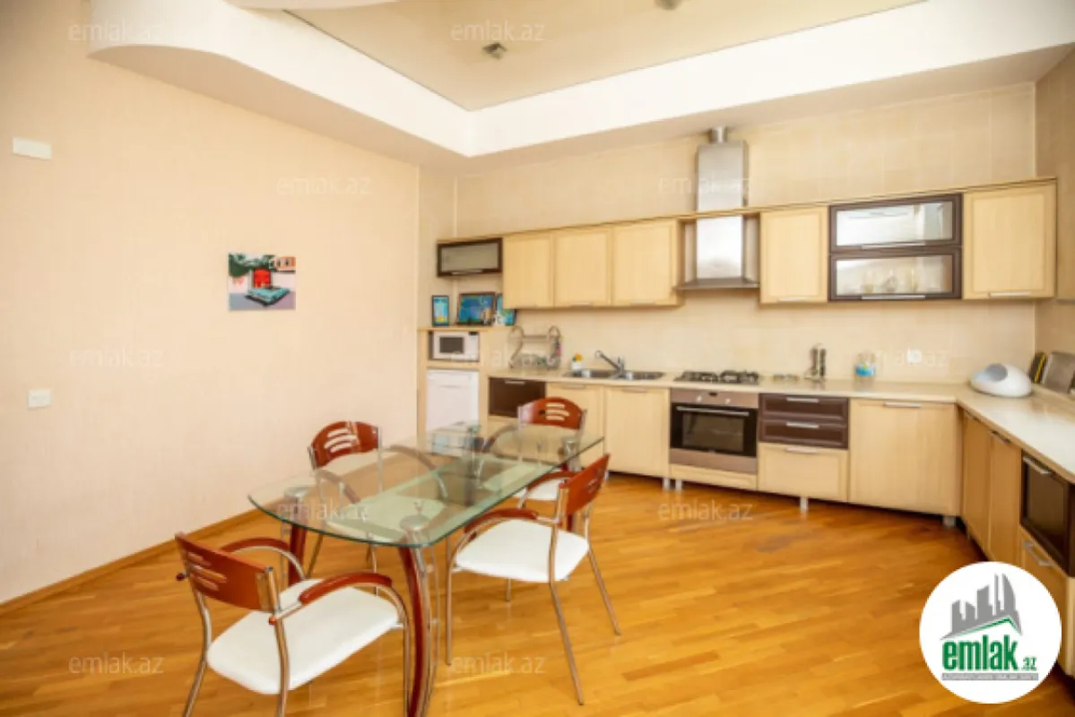 Satılır 7 otaqlı həyət evi 410 m²