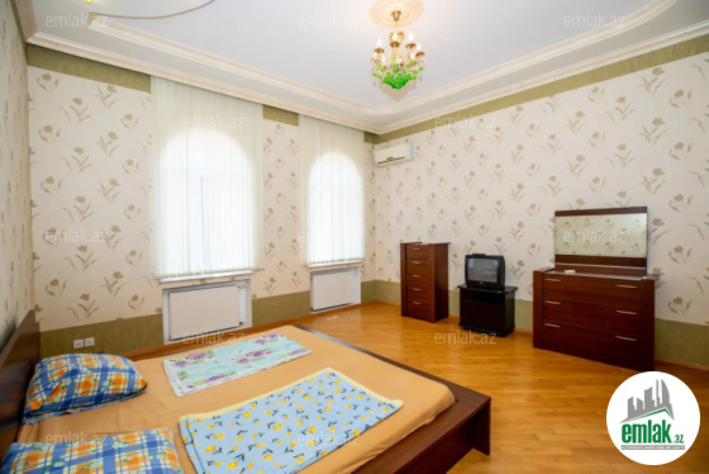 Satılır 7 otaqlı həyət evi 410 m²