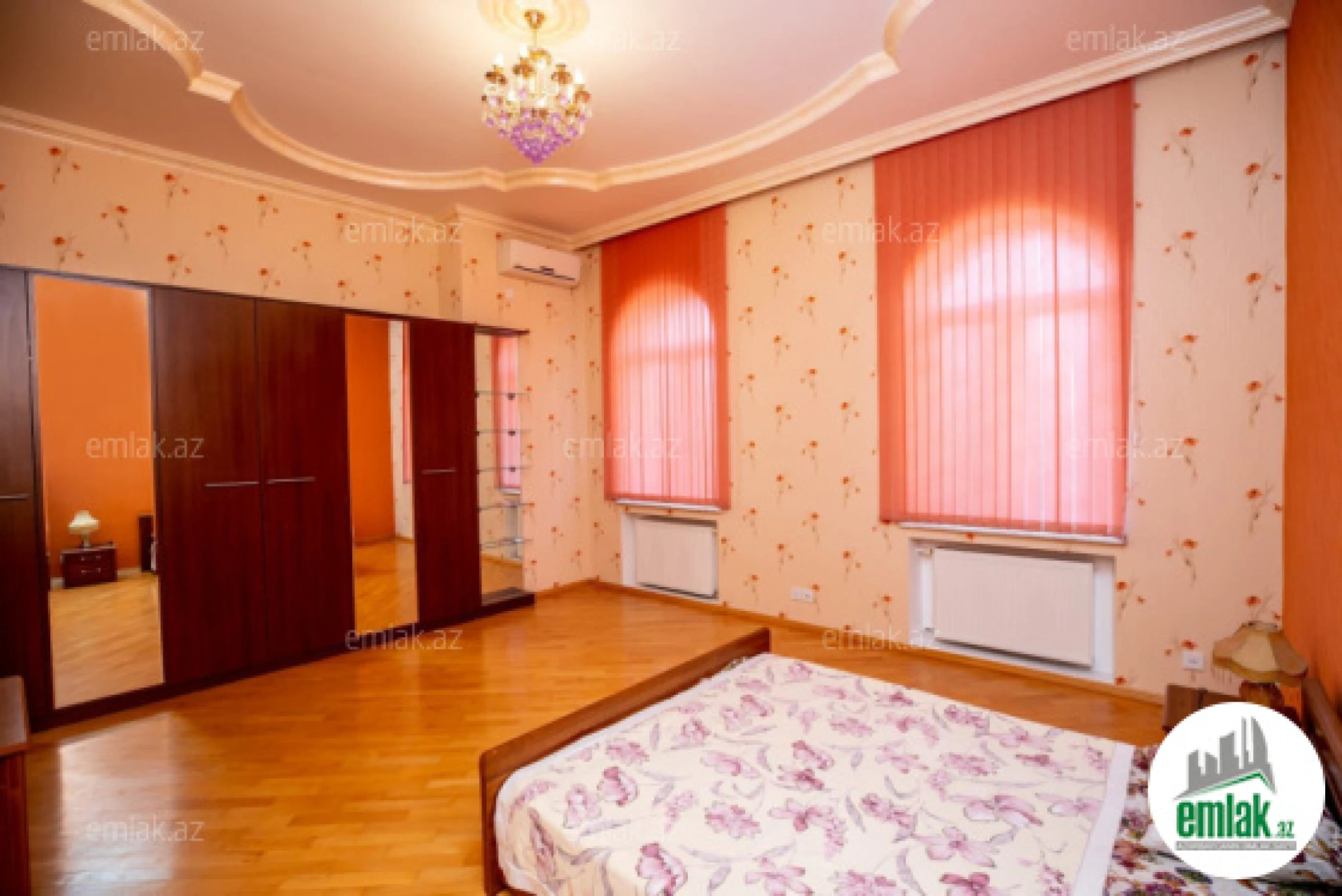 Satılır 7 otaqlı həyət evi 410 m²