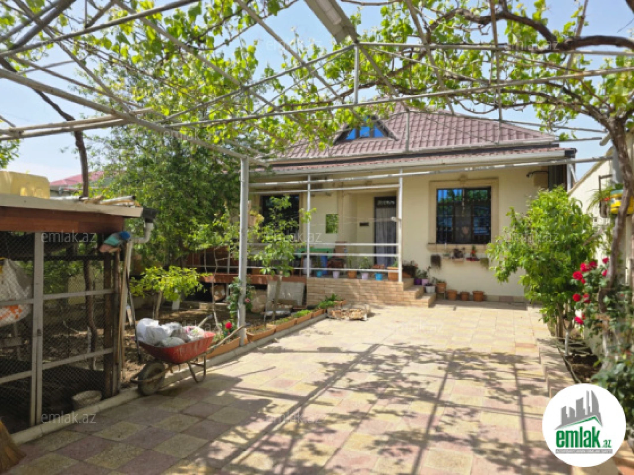 Satılır 4 otaqlı həyət evi 100 m²