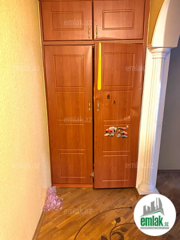 Satılır 2 otaqlı köhnə tikili 75 m²