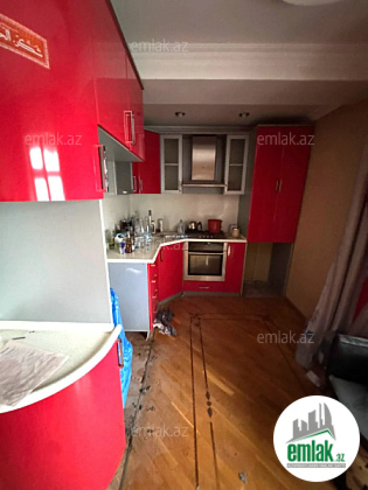 Satılır 2 otaqlı köhnə tikili 75 m²