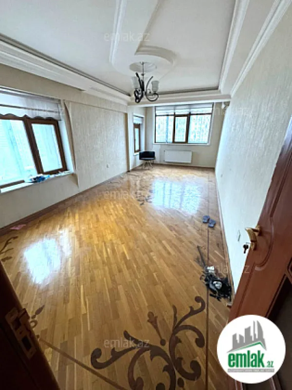 Satılır 2 otaqlı köhnə tikili 75 m²