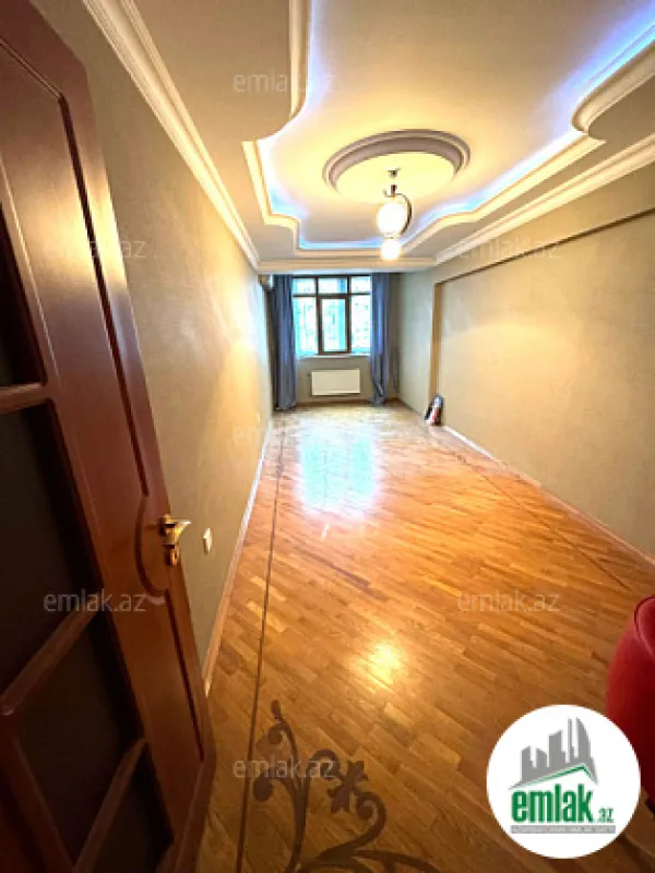 Satılır 2 otaqlı köhnə tikili 75 m²