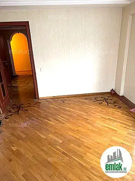 Satılır 2 otaqlı köhnə tikili 75 m²