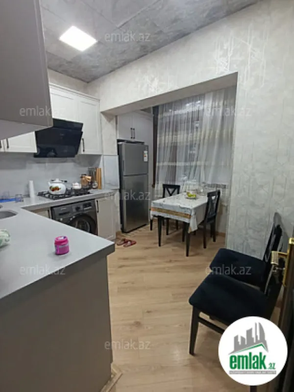 Satılır 3 otaqlı köhnə tikili 100 m²
