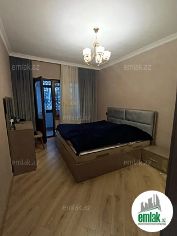 Satılır 3 otaqlı köhnə tikili 100 m²