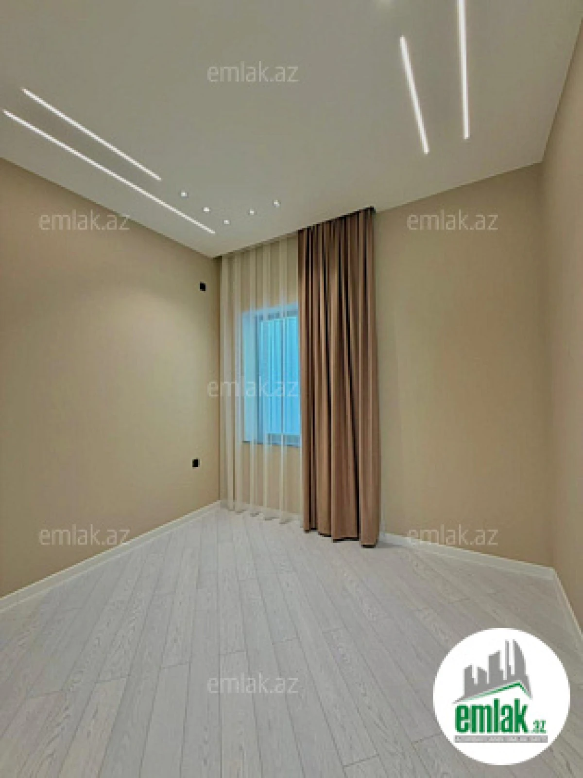 Satılır 4 otaqlı mənzil 170 m²