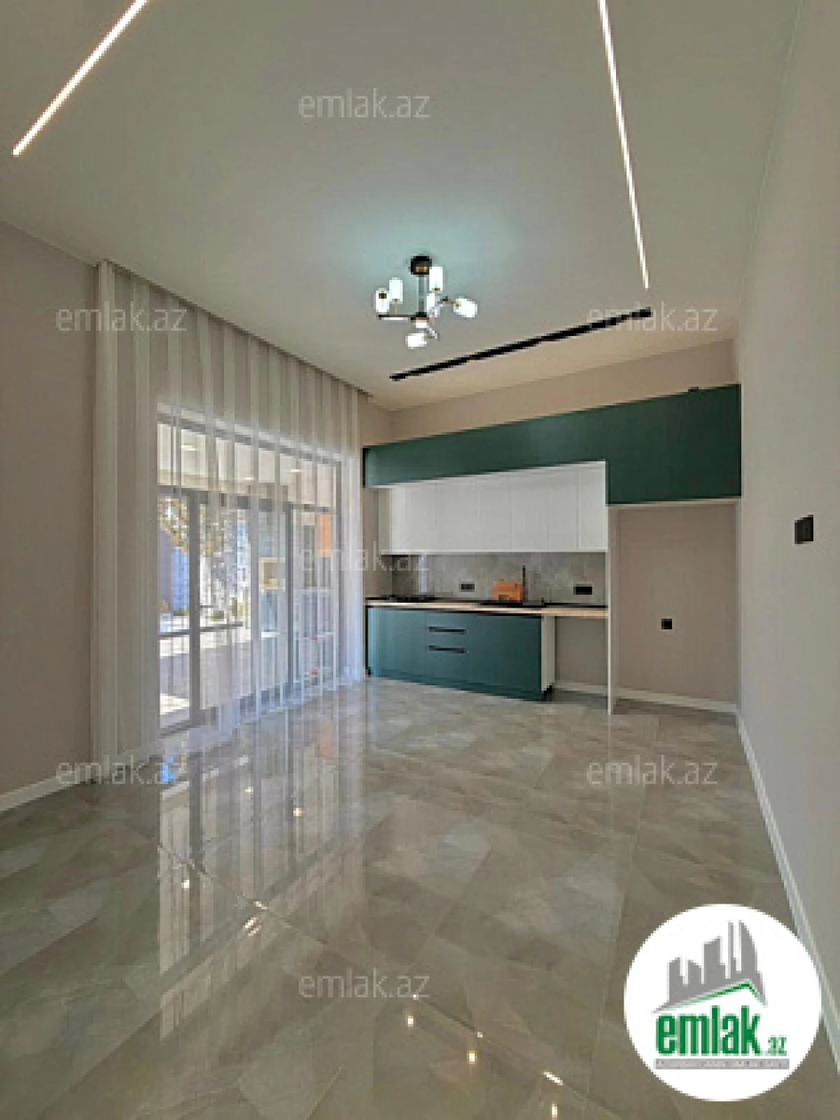 Satılır 4 otaqlı mənzil 170 m²