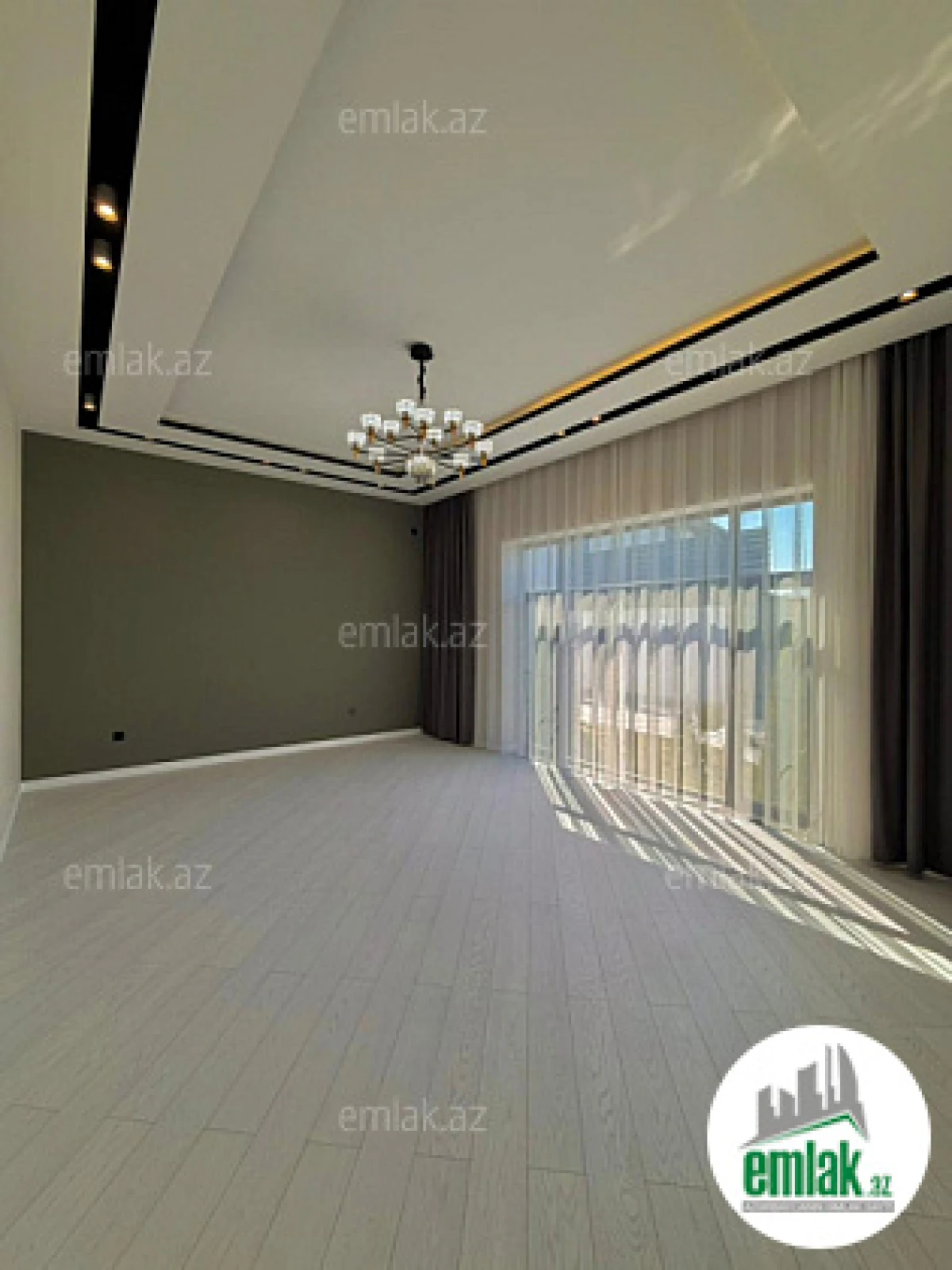 Satılır 4 otaqlı mənzil 170 m²