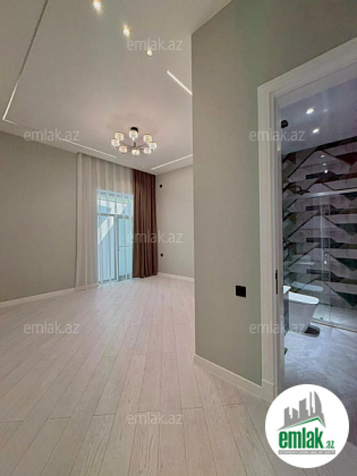 Satılır 4 otaqlı mənzil 170 m²
