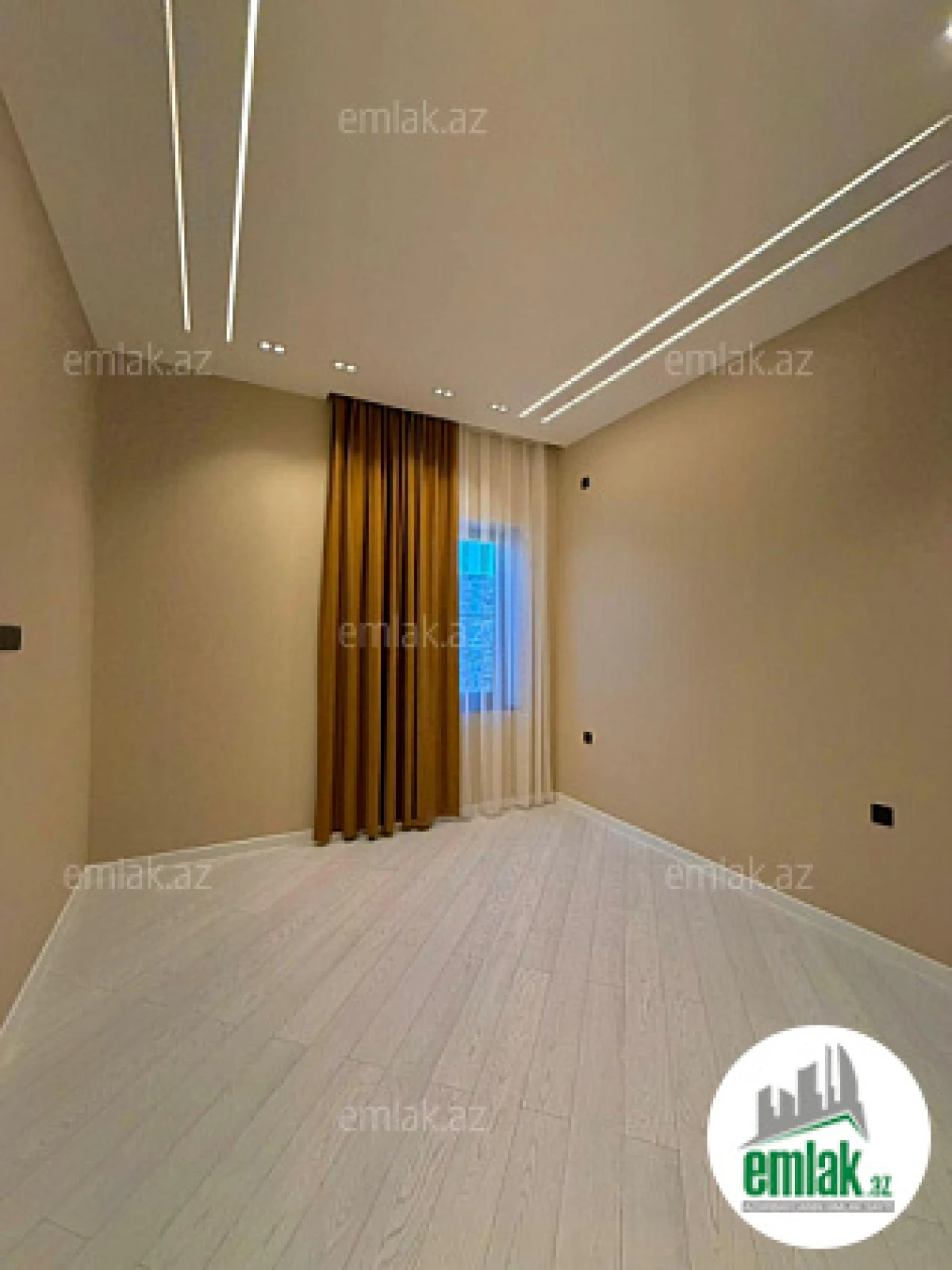 Satılır 4 otaqlı mənzil 170 m²