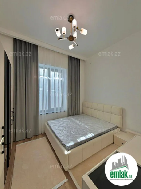 Satılır 4 otaqlı mənzil 120 m²