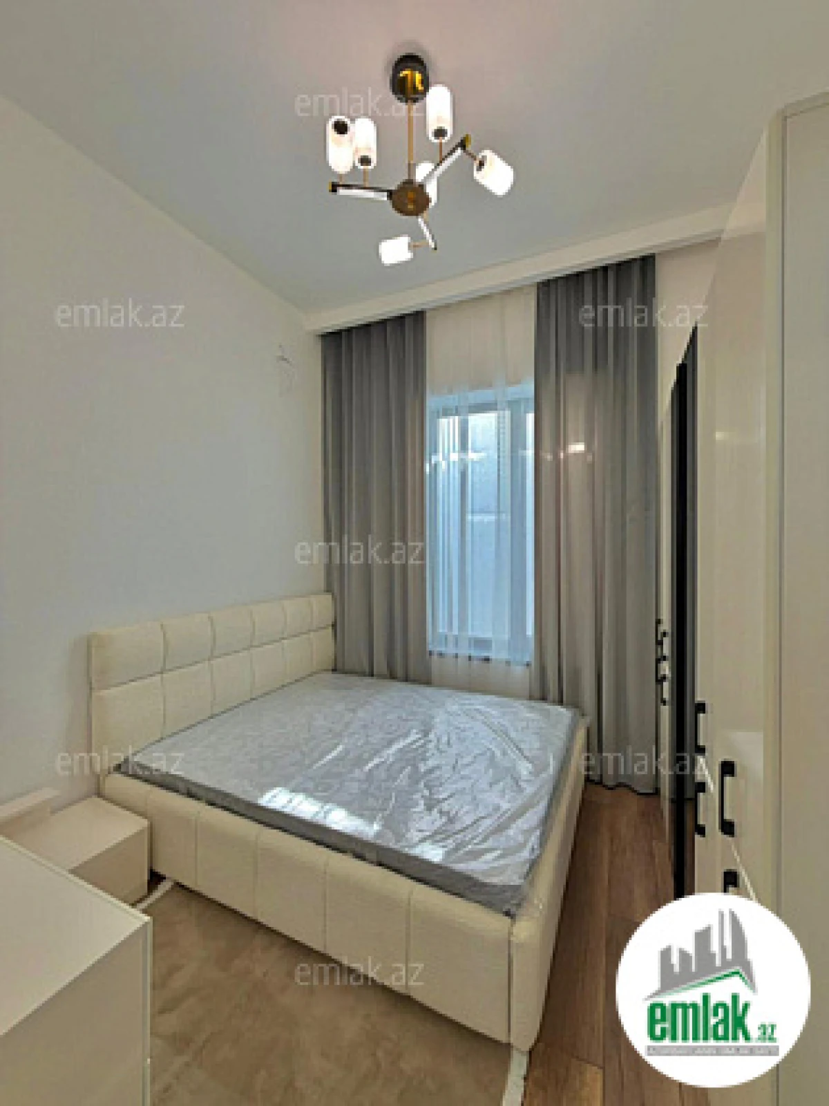 Satılır 4 otaqlı mənzil 120 m²