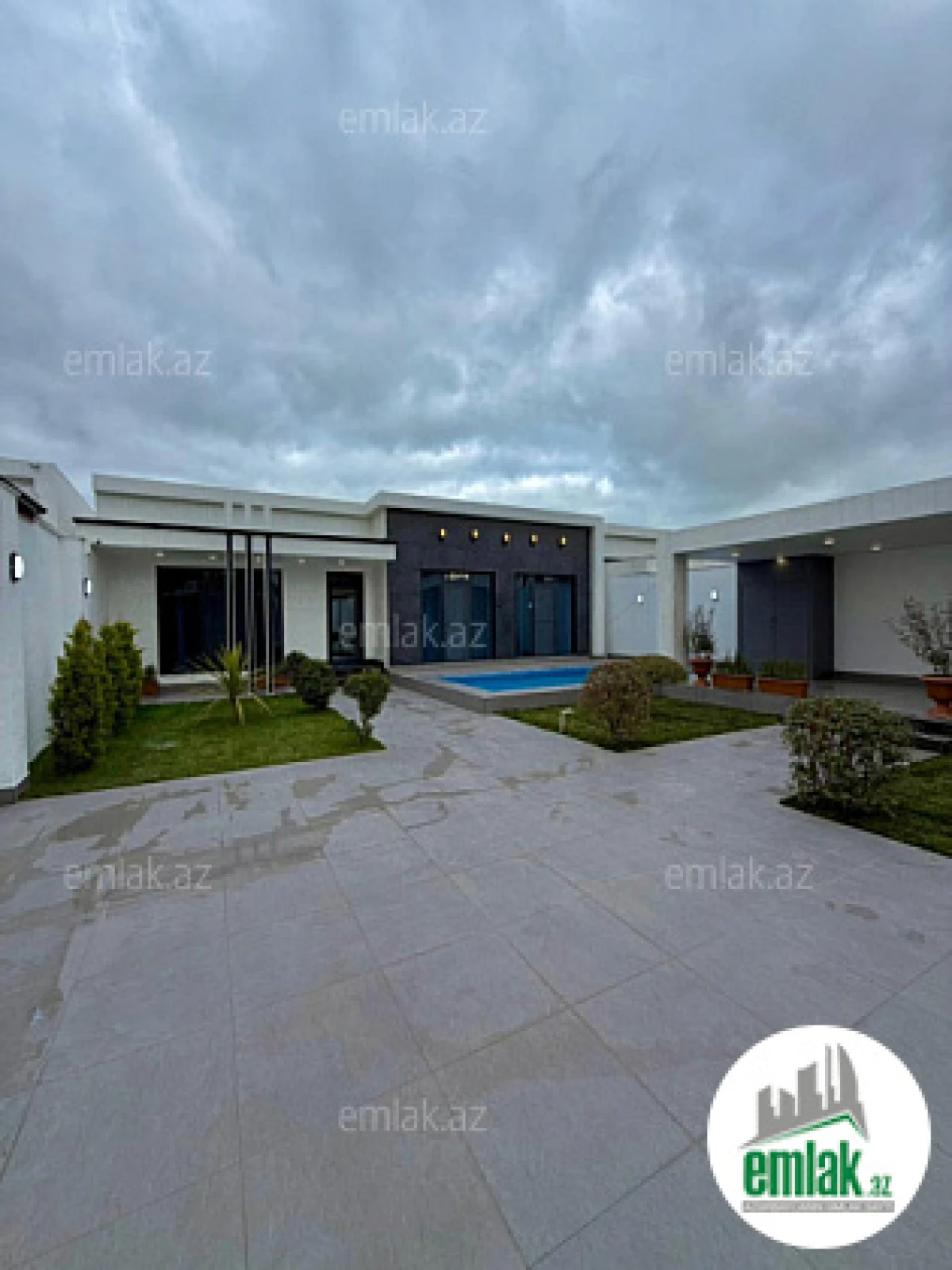 Satılır 4 otaqlı mənzil 170 m²