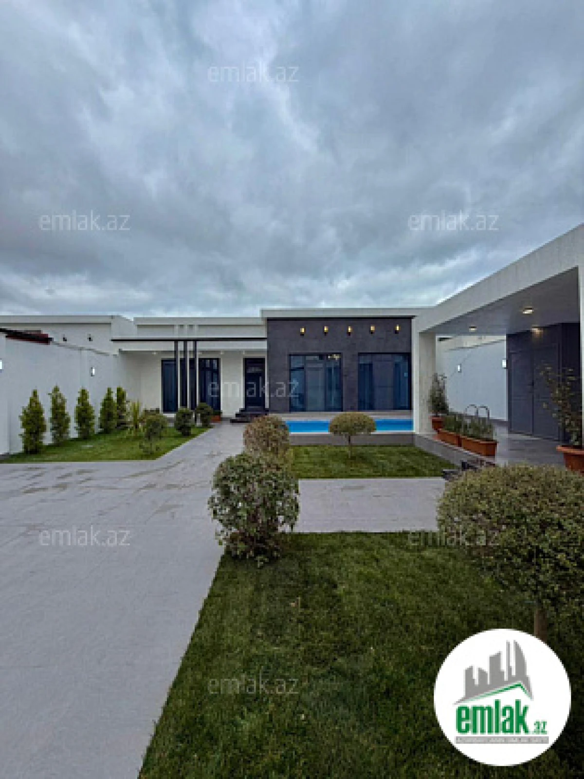 Satılır 4 otaqlı mənzil 170 m²