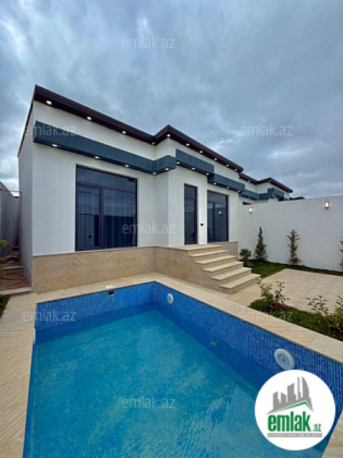 Satılır 4 otaqlı mənzil 150 m²