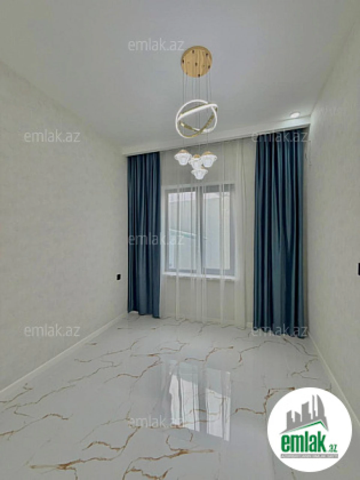 Satılır 4 otaqlı mənzil 150 m²