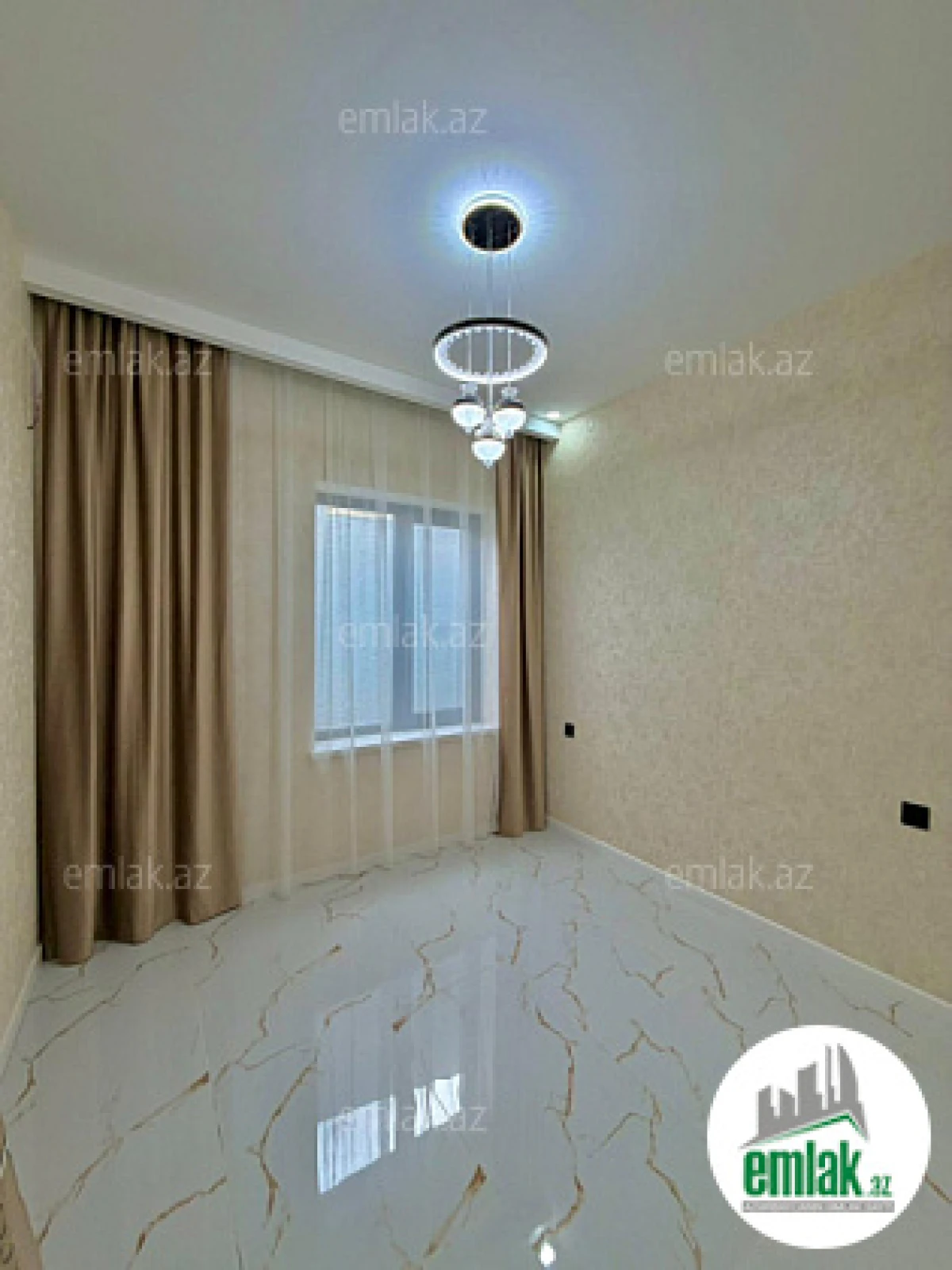 Satılır 4 otaqlı mənzil 150 m²