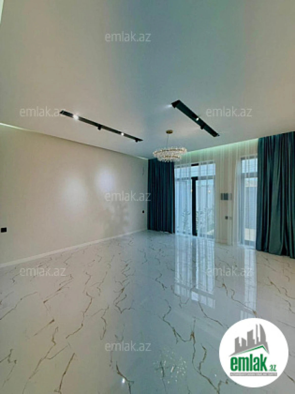 Satılır 4 otaqlı mənzil 150 m²