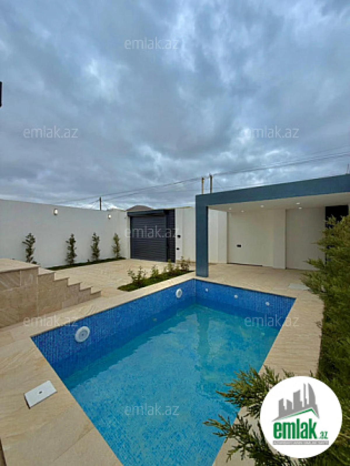 Satılır 4 otaqlı mənzil 150 m²