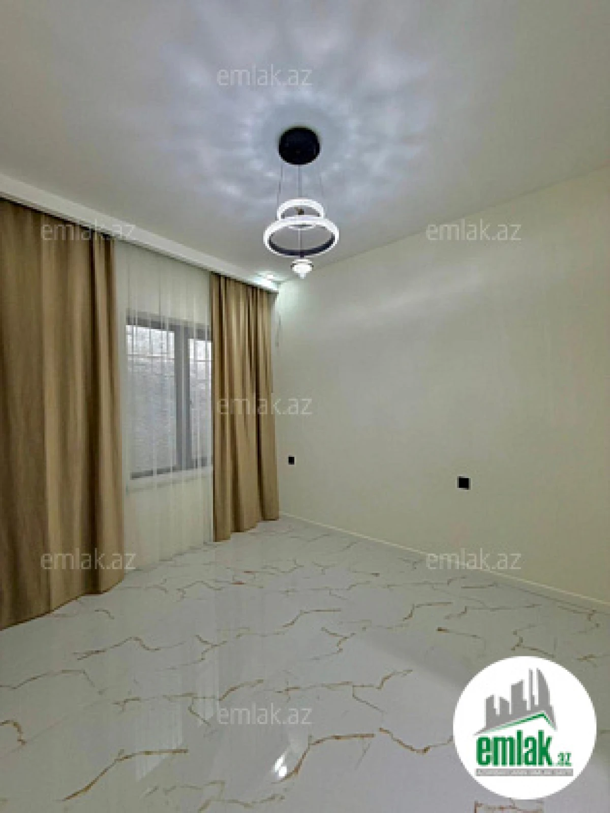 Satılır 4 otaqlı mənzil 150 m²