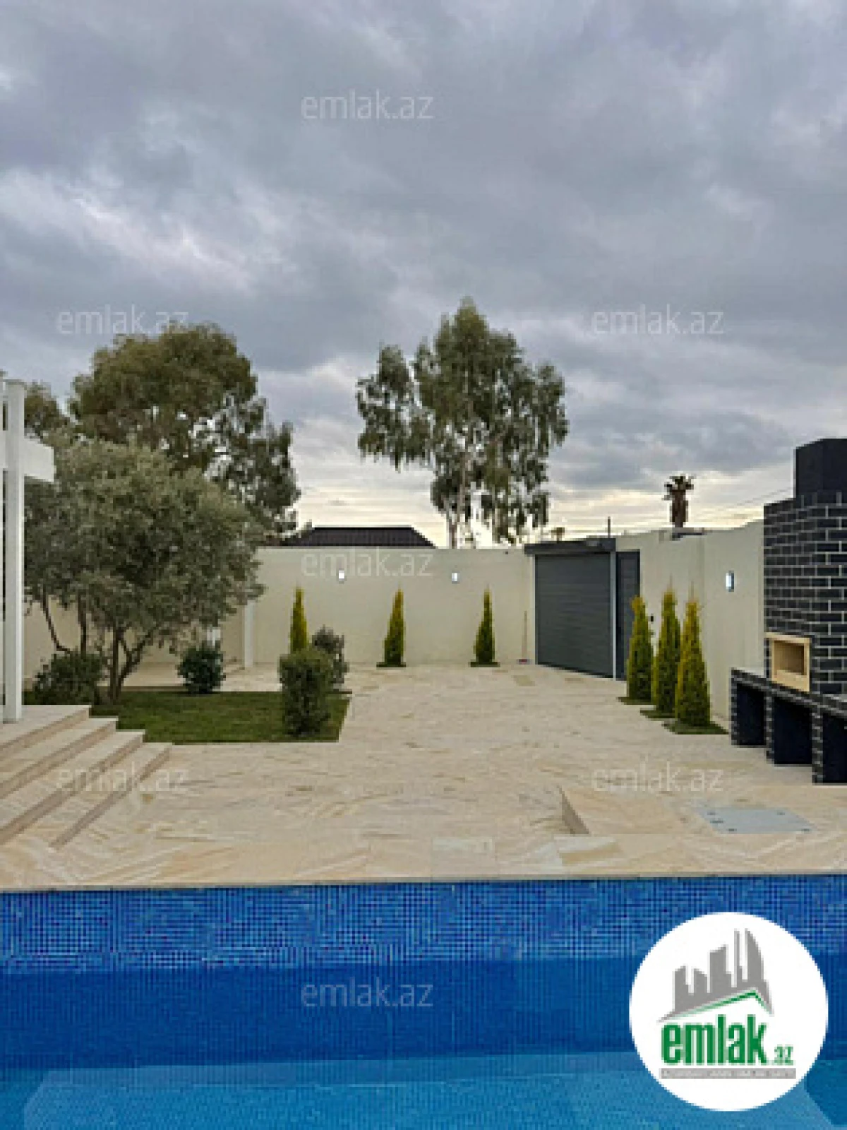 Satılır 4 otaqlı mənzil 160 m²