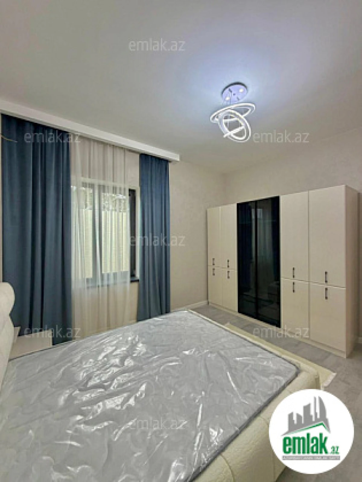Satılır 4 otaqlı mənzil 160 m²