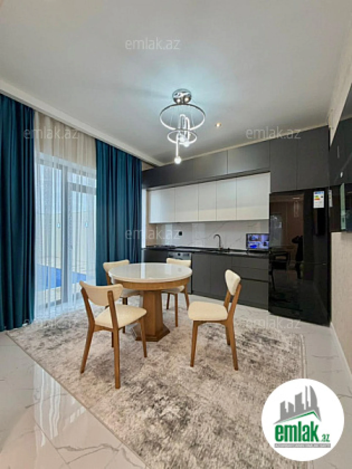 Satılır 4 otaqlı mənzil 160 m²
