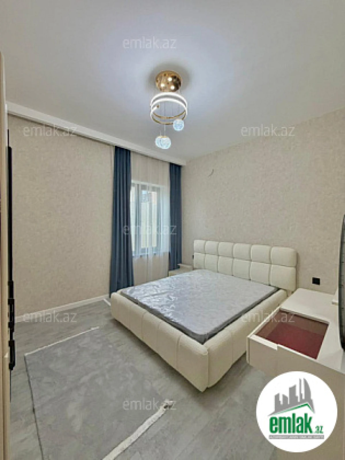 Satılır 4 otaqlı mənzil 160 m²
