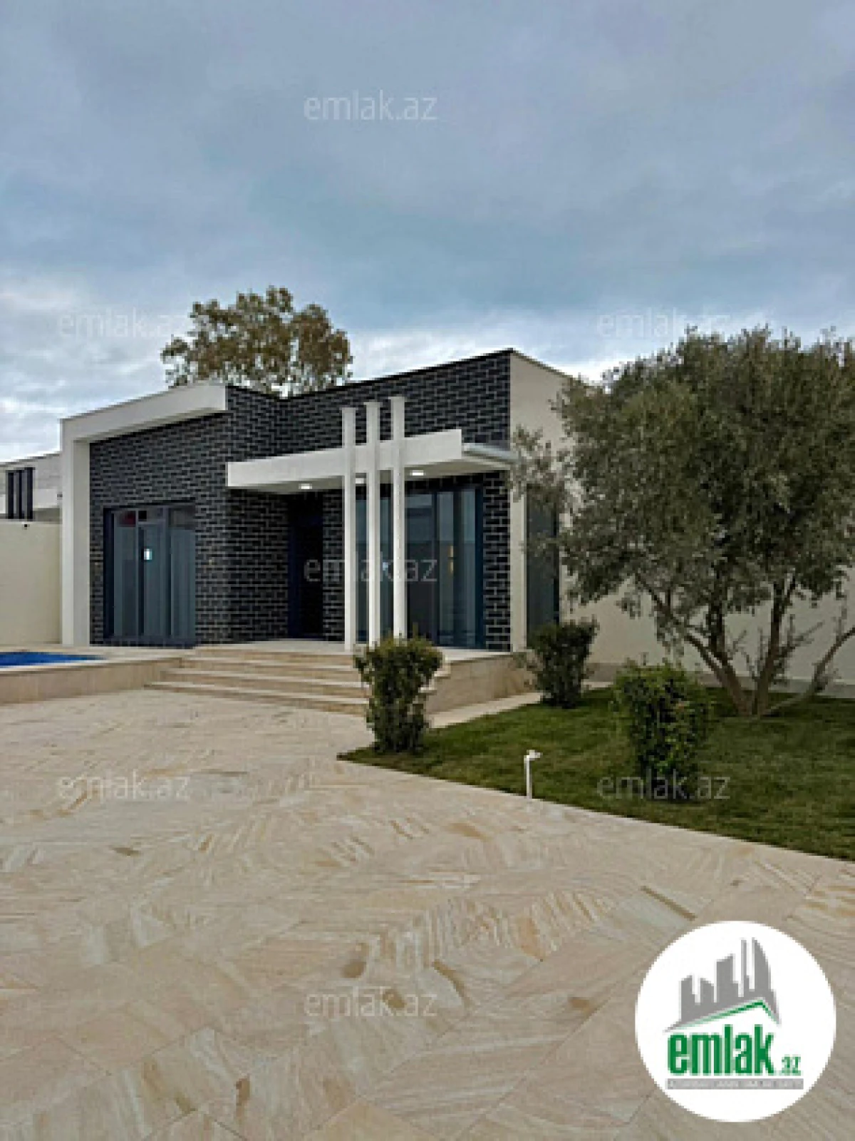 Satılır 4 otaqlı mənzil 160 m²