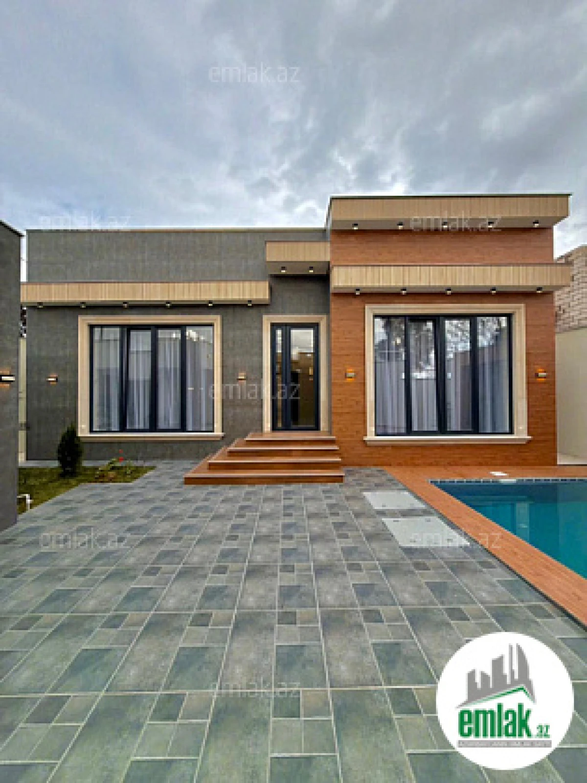 Satılır 4 otaqlı mənzil 160 m²