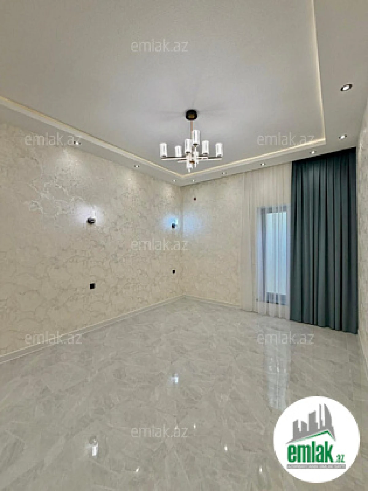 Satılır 4 otaqlı mənzil 160 m²