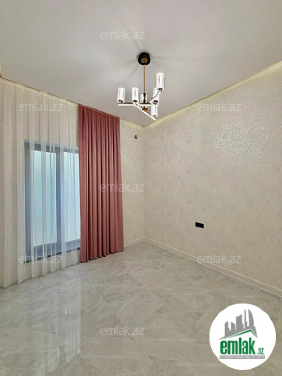 Satılır 4 otaqlı mənzil 160 m²