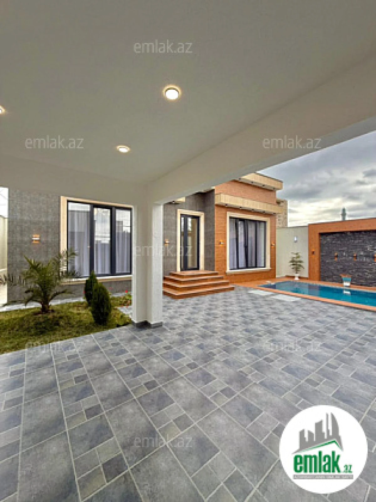 Satılır 4 otaqlı mənzil 160 m²