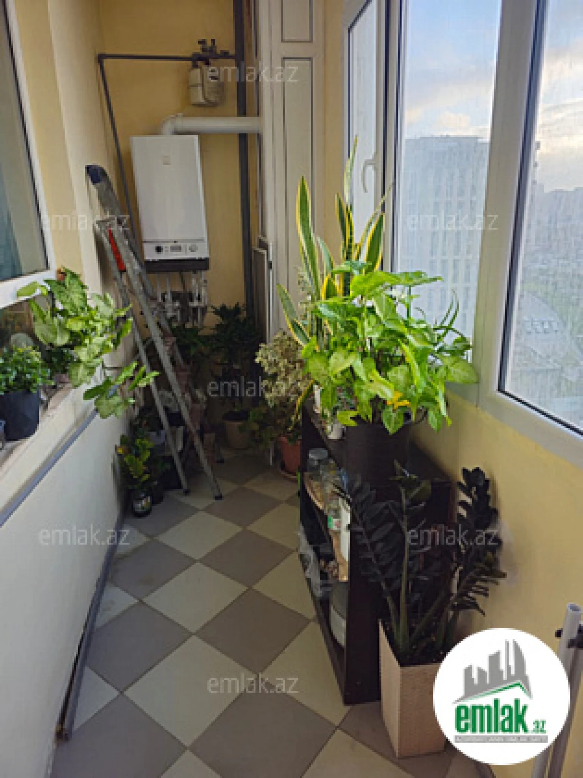 Satılır 3 otaqlı yeni tikili 130 m²