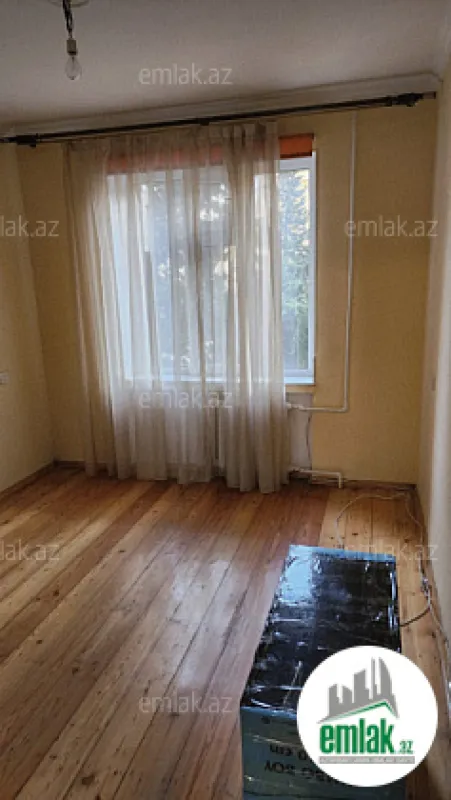 Satılır 3 otaqlı köhnə tikili 80 m²