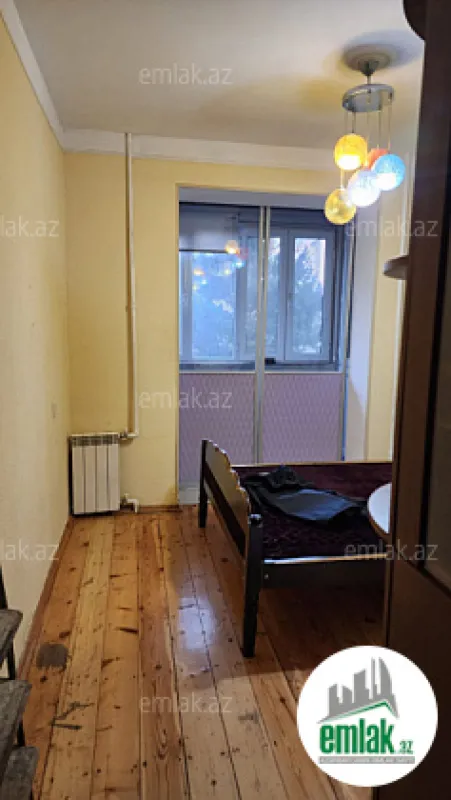Satılır 3 otaqlı köhnə tikili 80 m²