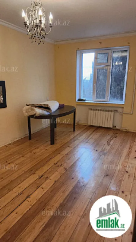 Satılır 3 otaqlı köhnə tikili 80 m²