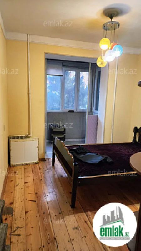 Satılır 3 otaqlı köhnə tikili 80 m²