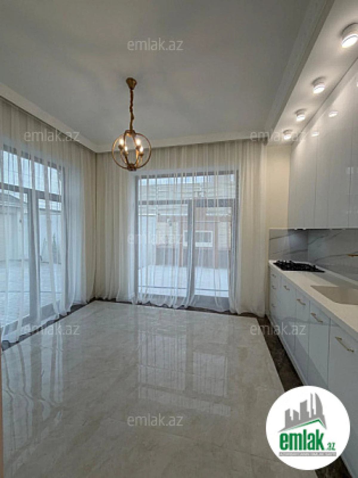 Satılır 4 otaqlı mənzil 120 m²