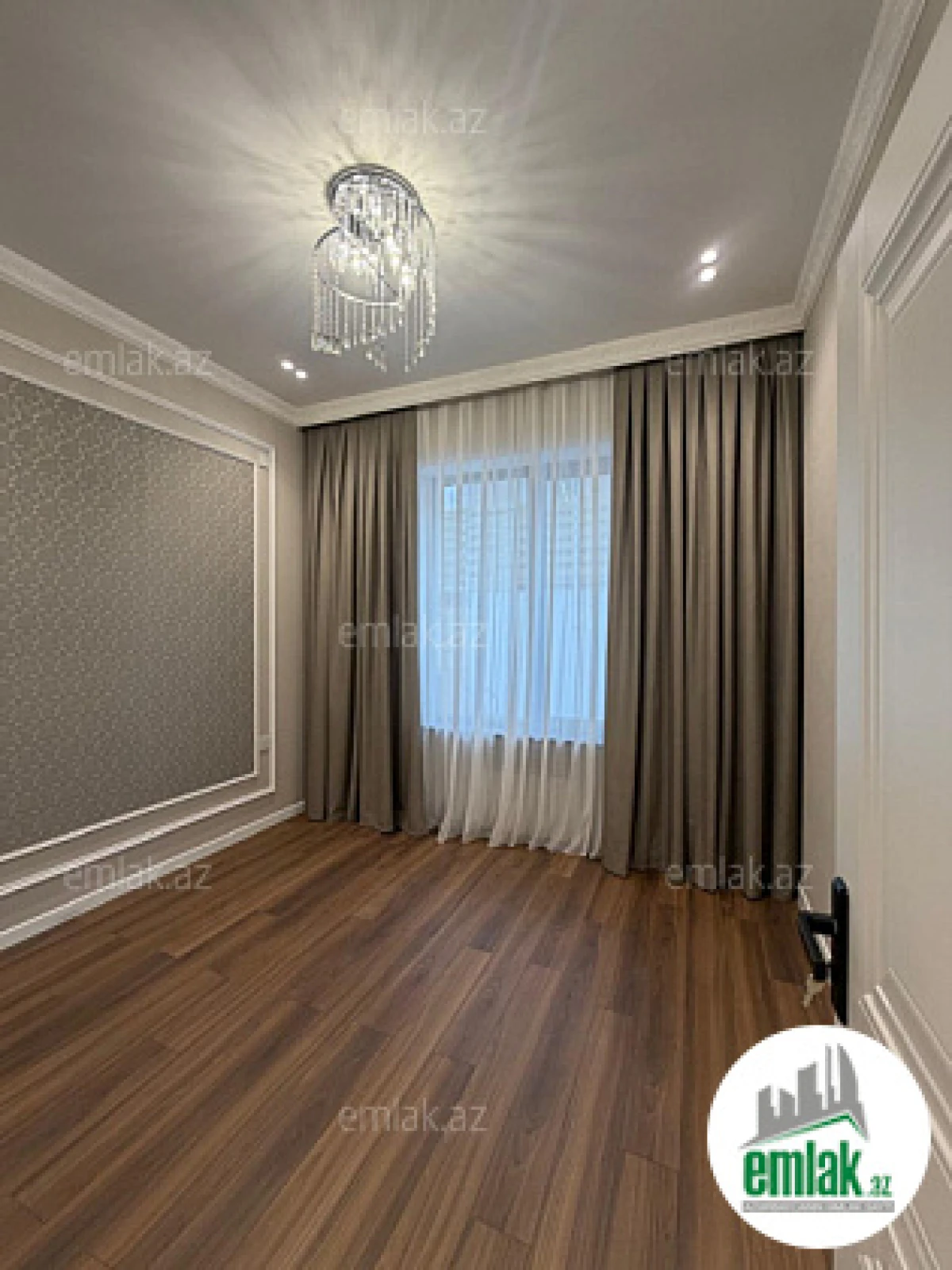 Satılır 4 otaqlı mənzil 120 m²