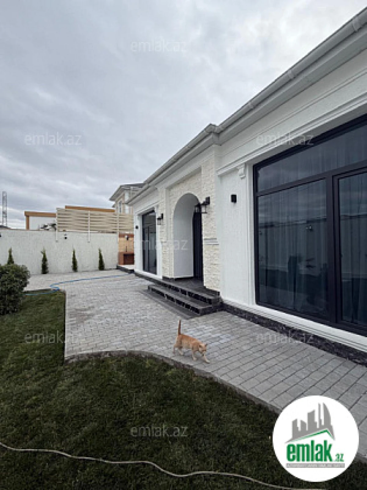 Satılır 4 otaqlı mənzil 120 m²