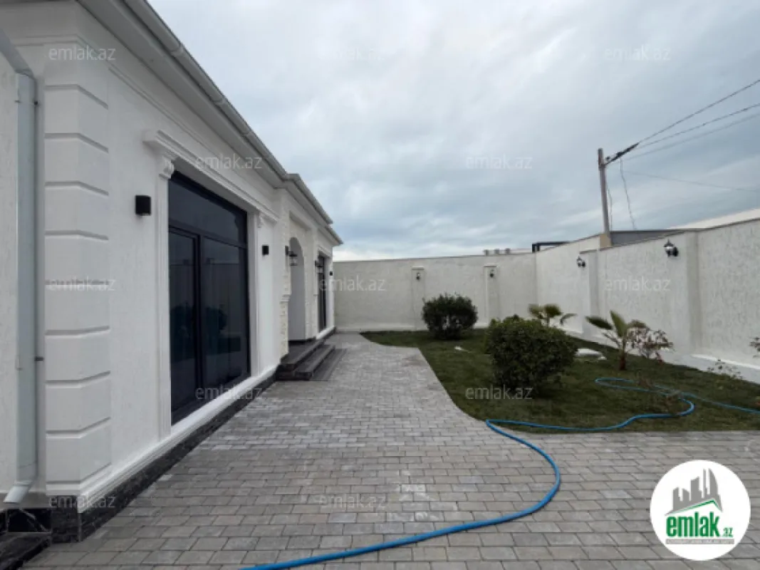 Satılır 4 otaqlı mənzil 120 m²