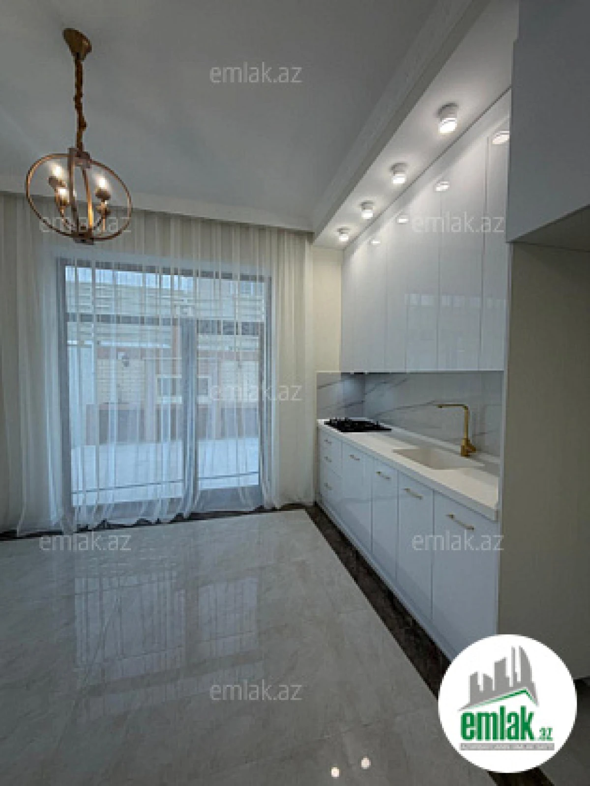 Satılır 4 otaqlı mənzil 120 m²